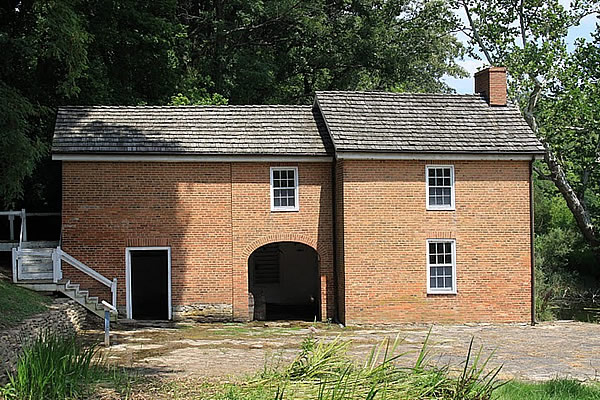 1815 Springhouse